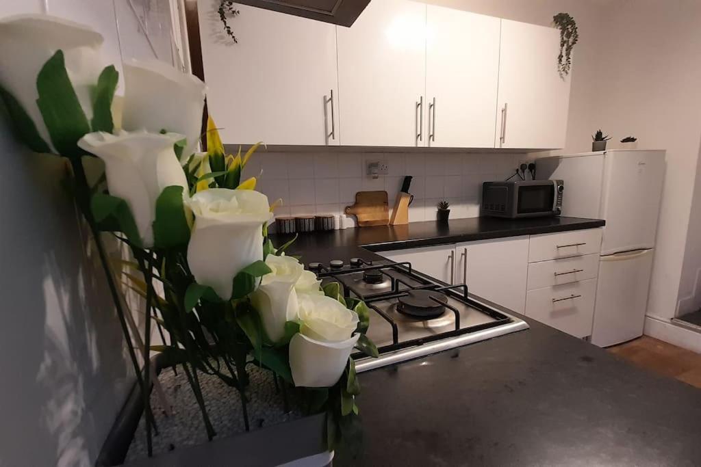 Spacious 4 Bedroom, Free Netflix, Central Location Cardiff Exterior foto